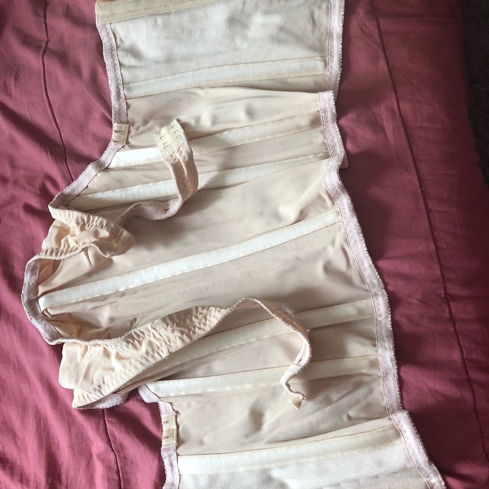 Corset - Picture 4 of 7